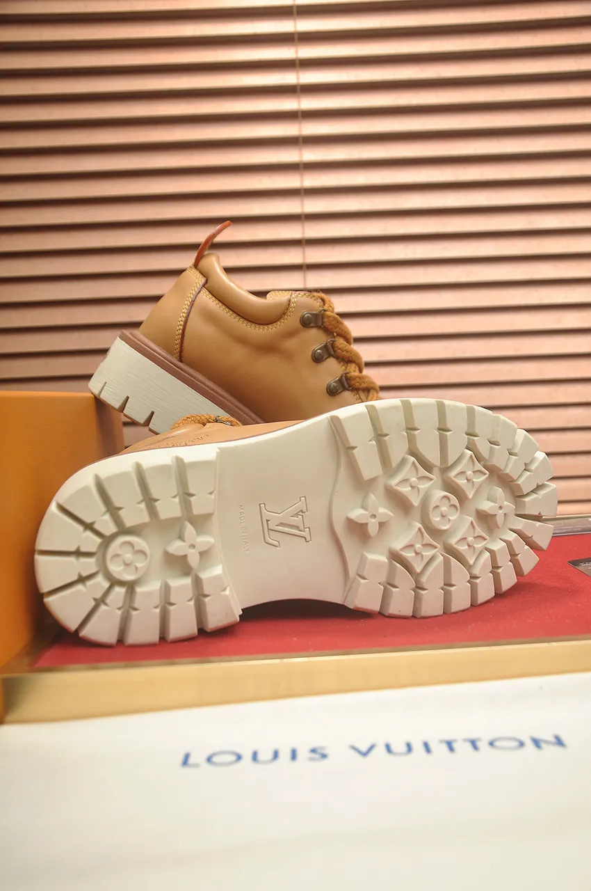 Men's shoes 💰660💶 LV Louis Vuitton 2025 autumn and winter new couple's new style, the original version is developed one to one, retro fashion, handsome and cool mountaineering derby shoes are out of stock 👍 💎 Material: imported first-layer cowhide 💎 Lining: imported lambskin 💎 Outsole: original molded TR non-slip sole 💎 Bottom height: 3.5cm 💎 Shoe size: 35-45 for both men and women